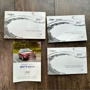 2017 Chevrolet Equinox Owners Manuel Booklet Bundle